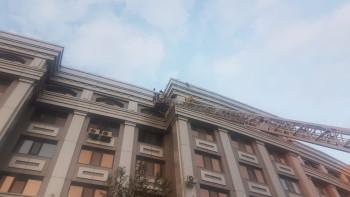 Фотография к новости: В КЧС выясняют причины задымления здания "КазМунайГаза" в Астане 