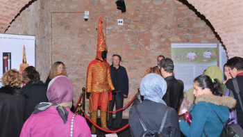 Фотография к новости: В музее Стамбула представили "Золотого человека"