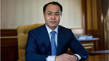 Фотография к новости: Кайрат Кожамжаров поздравил прокуроров с профессиональным праздником