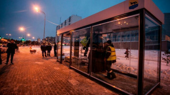 Фотография к новости: Мужчина разбил тёплую остановку из-за ссоры с девушкой в Астане