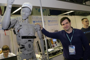 Фотография к новости: Робота-помощника представили на международном фестивале в Караганде 