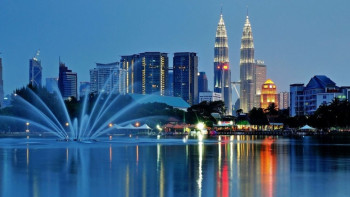 Фотография к новости:  Член правления ФИФА стал королем Малайзии