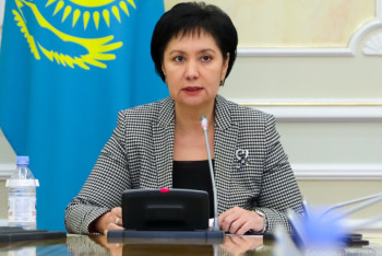 Фотография к новости: Абдыкаликова заслушала Генпрокуратуру и АДГСПК на комиссии при Президенте РК 