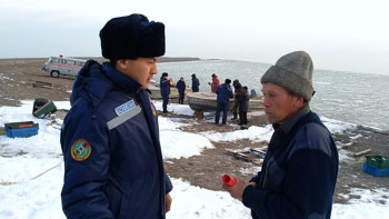 Фотография к новости: Спасатели предупредили рыбаков о тонком льде Капшагайского водохранилища