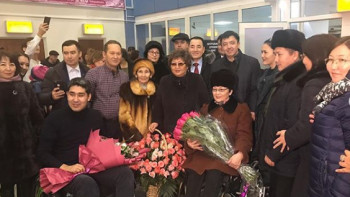 Фотография к новости: Актюбинцы встретили Куралай Байменову в аэропорту