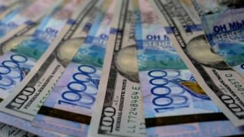 Фотография к новости: Доллар на KASE подорожал почти на 3 тенге 