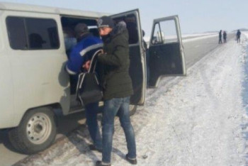 Фотография к новости: Автобус с 44 рабочими мигрантами из Узбекистана спасли в Жамбылской области