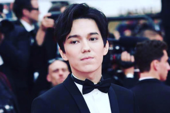 Фотография к новости: Димаш Кудайберген выступил на вечере казахской культуры в Каннах 