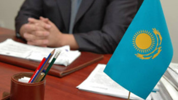 Фотография к новости: Чиновник заперся в кабинете от посетителей в Карагандинской области 