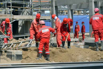 Фотография к новости: Массовая драка между китайскими рабочими и охранниками произошла на Атырауском НПЗ