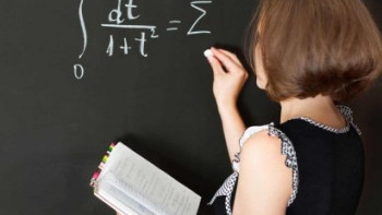 Фотография к новости: Установить минимальную зарплату учителям в 300 тысяч тенге предлагают в Казахстане