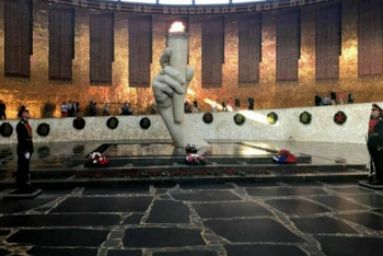 Фотография к новости: Памятник воинам-защитникам Сталинграда из Казахстана установили в Волгограде