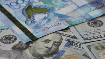 Фотография к новости: Доллар вырос до 374 тенге 