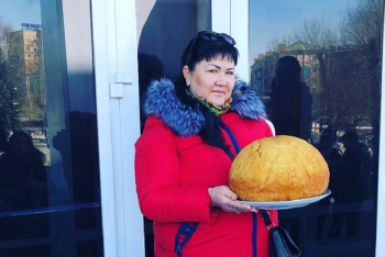 Фотография к новости: Баурсак весом в шесть килограммов приготовила жительница ВКО