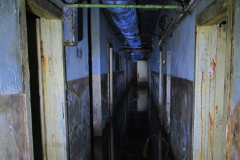 Фотография к новости: В актюбинском бомбоубежище рушатся стены