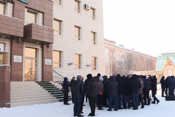 Фотография к новости: Сотни строителей "Абу-Даби Плаза" заявляют об их незаконном увольнении