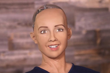 Фотография к новости: Робот София выступит спикером на Форуме мэров в Астане