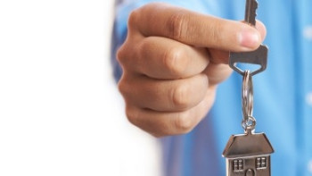 Фотография к новости: Ключи от квартир вручил Малик Мурзалин новосёлам по программе "7-20-25"