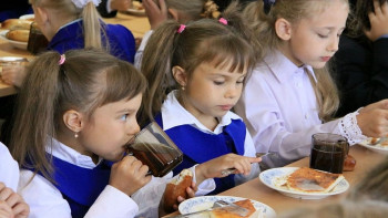 Фотография к новости: Следить за приготовлением еды в школьных столовых Астаны намерены в онлайн режиме 