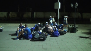 Фотография к новости: Спали на перроне - почти сутки пассажиры поезда Шымкент - Астана провели на вокзале 