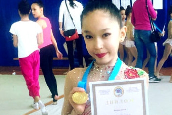 Фотография к новости: Два золота и серебро привезла алматинская гимнастка с турнира в Эстонии 