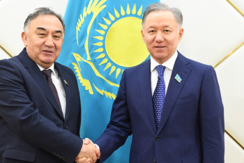 Фотография к новости: Узбекские депутаты намерены выехать в две южные области Казахстана 