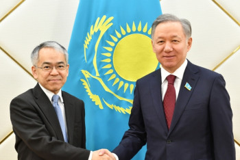 Фотография к новости: Нигматулин принял Постоянного координатора ООН в Казахстане 