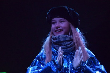 Фотография к новости: Данэлия Тулешова зажгла новогоднюю ёлку в Алматы