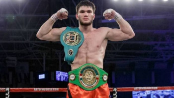 Фотография к новости: Боксёр Али Ахмедов нокаутом выиграл титульный бой в США