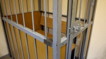 Фотография к новости: Отказаться от кабин-клеток в залах суда предложили в Казахстане