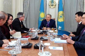 Фотография к новости: Назарбаева познакомили с новым топ-менеджером Chevron