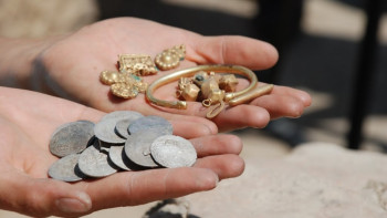 Фотография к новости: Большое количество древних золотых украшений обнаружено в Тарбагатайском районе ВКО