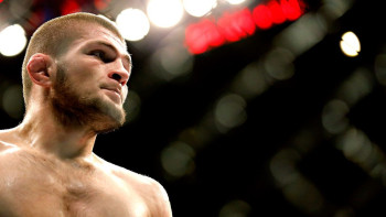 Фотография к новости: Хабибу Нурмагамедову не вручили пояс чемпиона UFC после боя