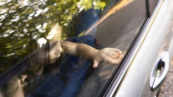 Фотография к новости: Мать заперла и оставила троих детей в машине под палящим солнцем в Шымкенте