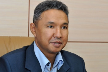 Фотография к новости: "Акжоловцы" требуют сократить на 10 % расходы и количество чиновников в министерствах