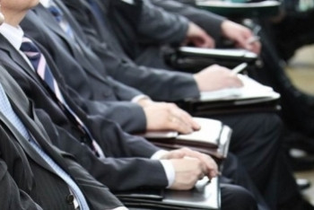 Фотография к новости: Порядка 100 тысяч государственных служащих насчитали в Казахстане