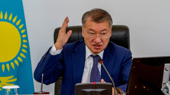 Фотография к новости: Даниал Ахметов поставил ультиматум врачам ВКО  