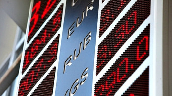 Фотография к новости: Чистый объём продаж долларов и рублей сократился в Казахстане