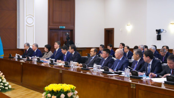 Фотография к новости: Акишев предложил разработать программу автокредитования по аналогии с "7-20-25"