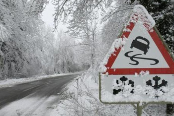 Фотография к новости: Гололед и усиление ветра ожидаются на большей части страны второго марта