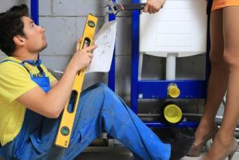 Фотография к новости: В создании притона подозревают собственника группы «Муж на час» в Павлодаре