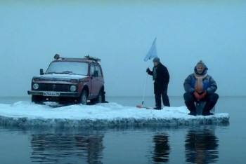 Фотография к новости: Спасатели научили столичных рыболовов поведению на льду