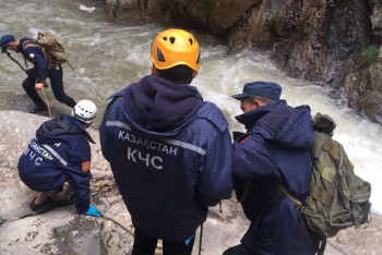 Фотография к новости: Двоих человек спасли в горах Южно-Казахстанской области