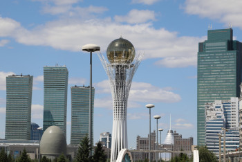 Фотография к новости: Что знают астанчане о Дне благодарности