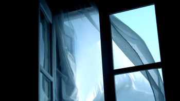 Фотография к новости: Школьницы выпали из окна пятиэтажки: в акимате Экибастуза рассказали подробности