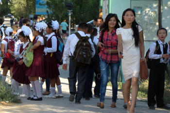 Фотография к новости: Сельчане протестуют против восстановлении в должности директора школы в Туркестанской области