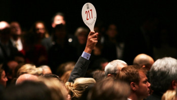 Фотография к новости: Будки для охраны и автозапчасти выставило на аукцион в Алматы посольство США