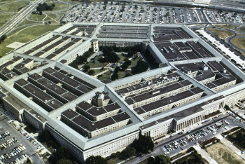 Фотография к новости: Запрет на службу большинства трансгендеров в ВС ввели в Пентагоне 