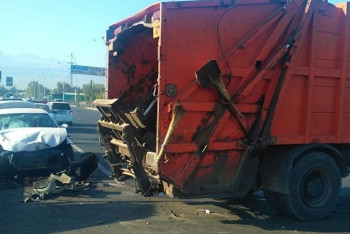 Фотография к новости: За нарушение правил ПДД осужден водитель мусоровоза в Жанаозене