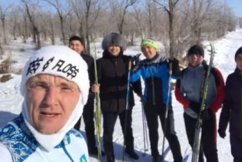 Фотография к новости: Аким Актобе предложил главе ЗКО прокатиться на лыжах в поддержку олимпийцев